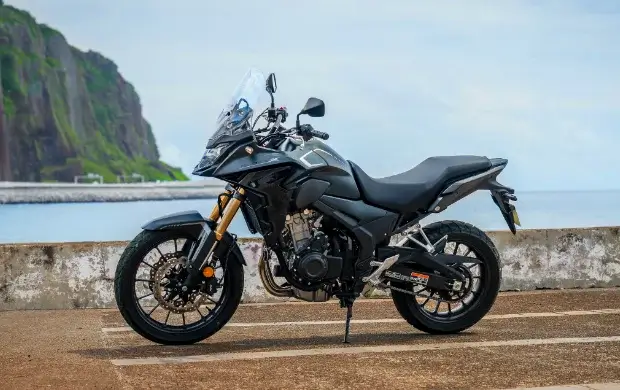 Louez la moto Honda CB500X à La Réunion