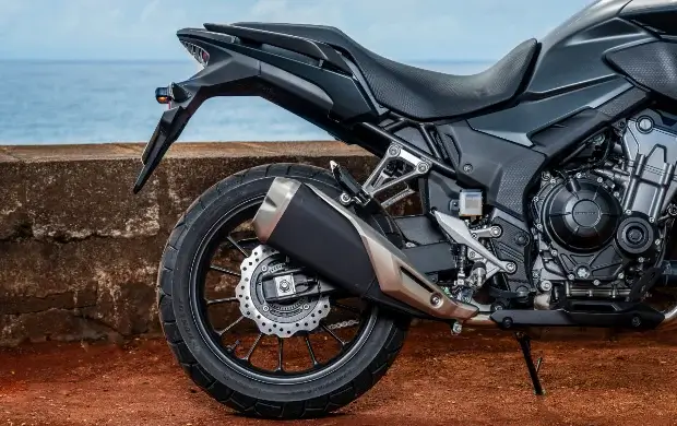 Louez la moto Honda CB500X à La Réunion