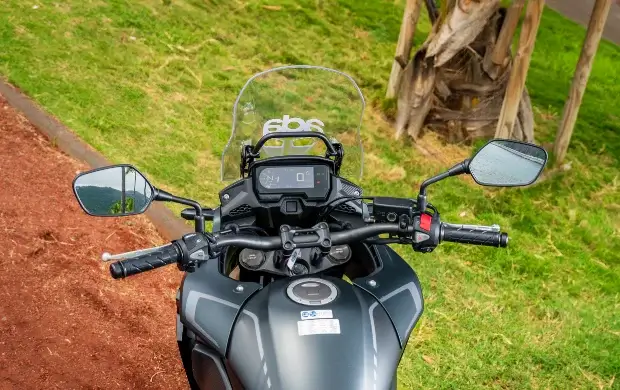 Louez la moto Honda CB500X à La Réunion