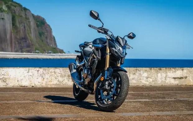 Louez la moto Honda CB500F à La Réunion