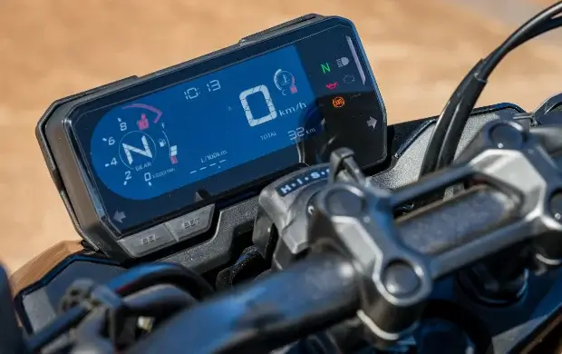 Louez la moto Honda CB500F à La Réunion
