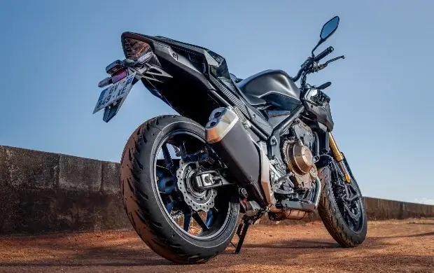 Louez la moto Honda CB500F à La Réunion
