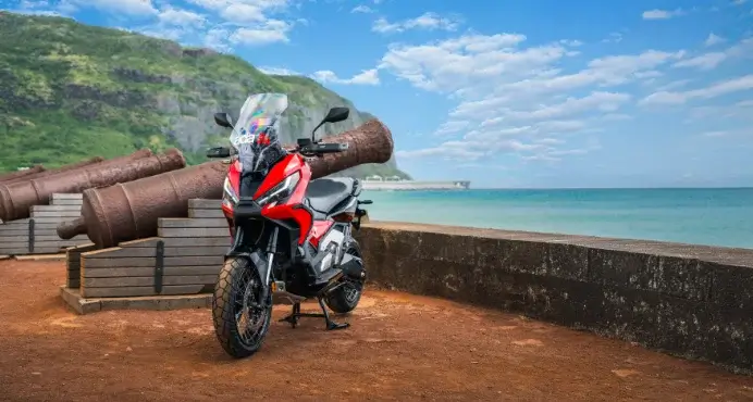 Scooter Honda X-ADV 750 au Barachois