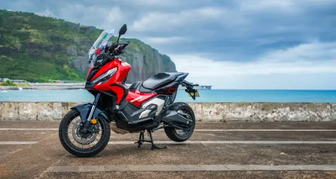 Scooter Honda X-ADV 750 au Barachois