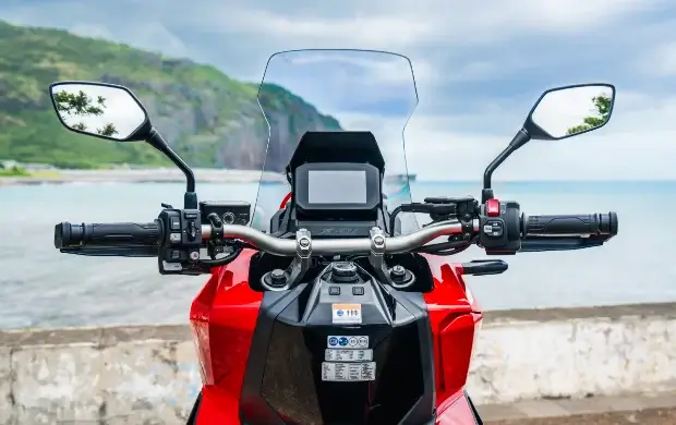 Louez le scooter Honda ADV750 à La Réunion
