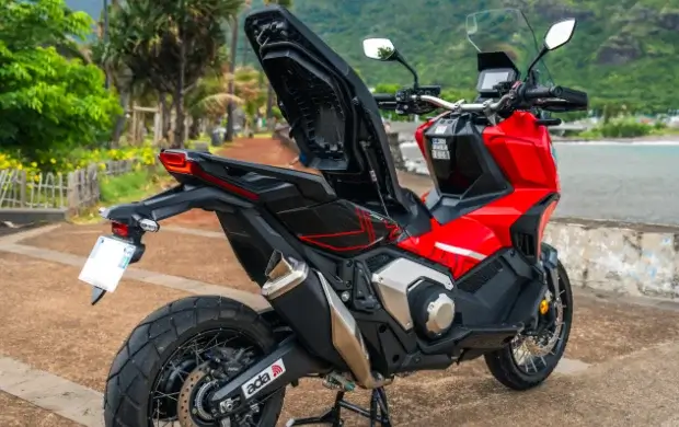 Louez le scooter Honda ADV750 à La Réunion