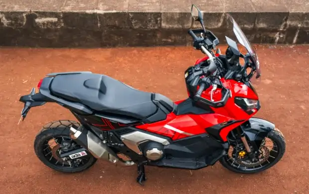 Louez le scooter Honda ADV750 à La Réunion