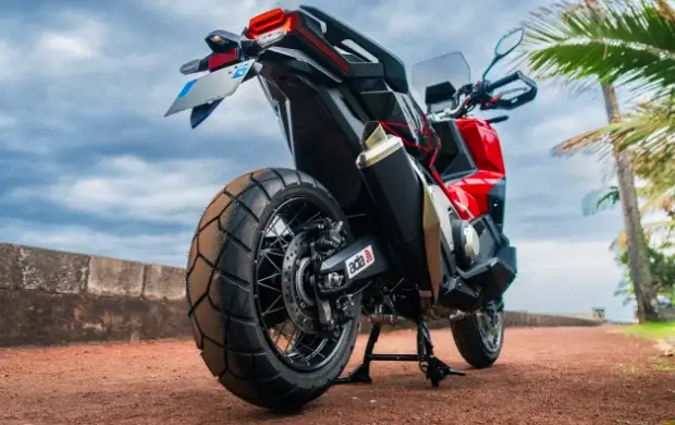 Louez le scooter Honda ADV750 à La Réunion