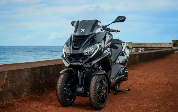 Louez le scooter Peugeot S400 à La Réunion