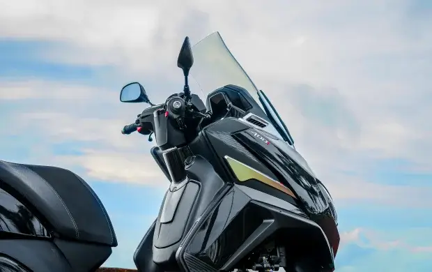 Louez le scooter Peugeot S400 à La Réunion
