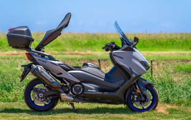 Louez le scooter Yamaha TMAX à La Réunion